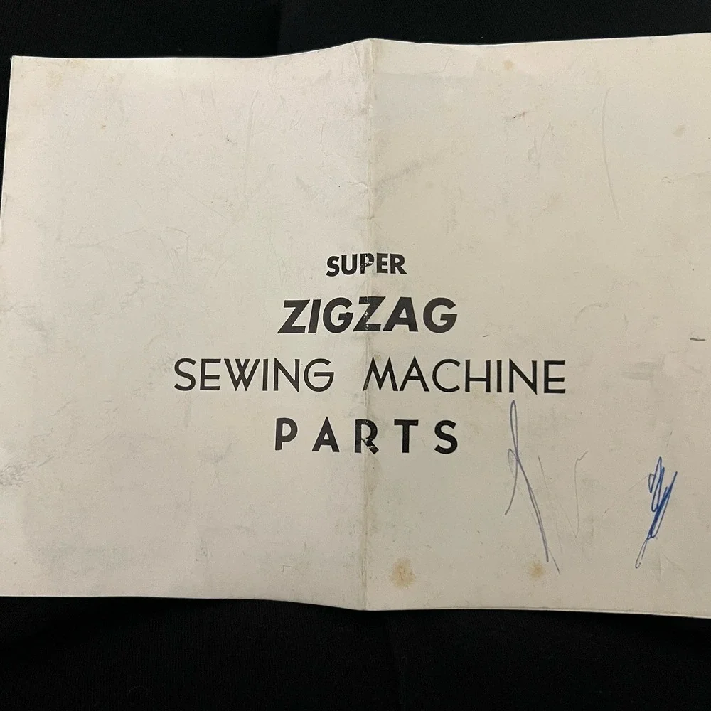 Vintage Deluxe Zig Zag Attachment Sewing Machine Cams 18 Original Pink Case Book
